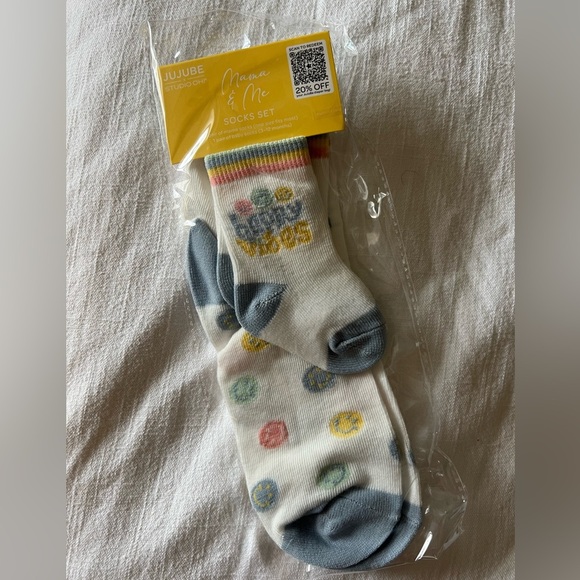 NWT Baby Items x3 - bandana, bodysuit & socks set - Picture 2 of 7